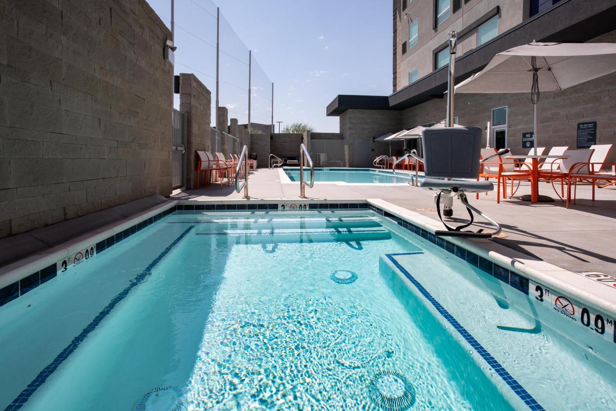 Holiday Inn Glendale - Stadium & Ent Dist By Ihg المظهر الخارجي الصورة
